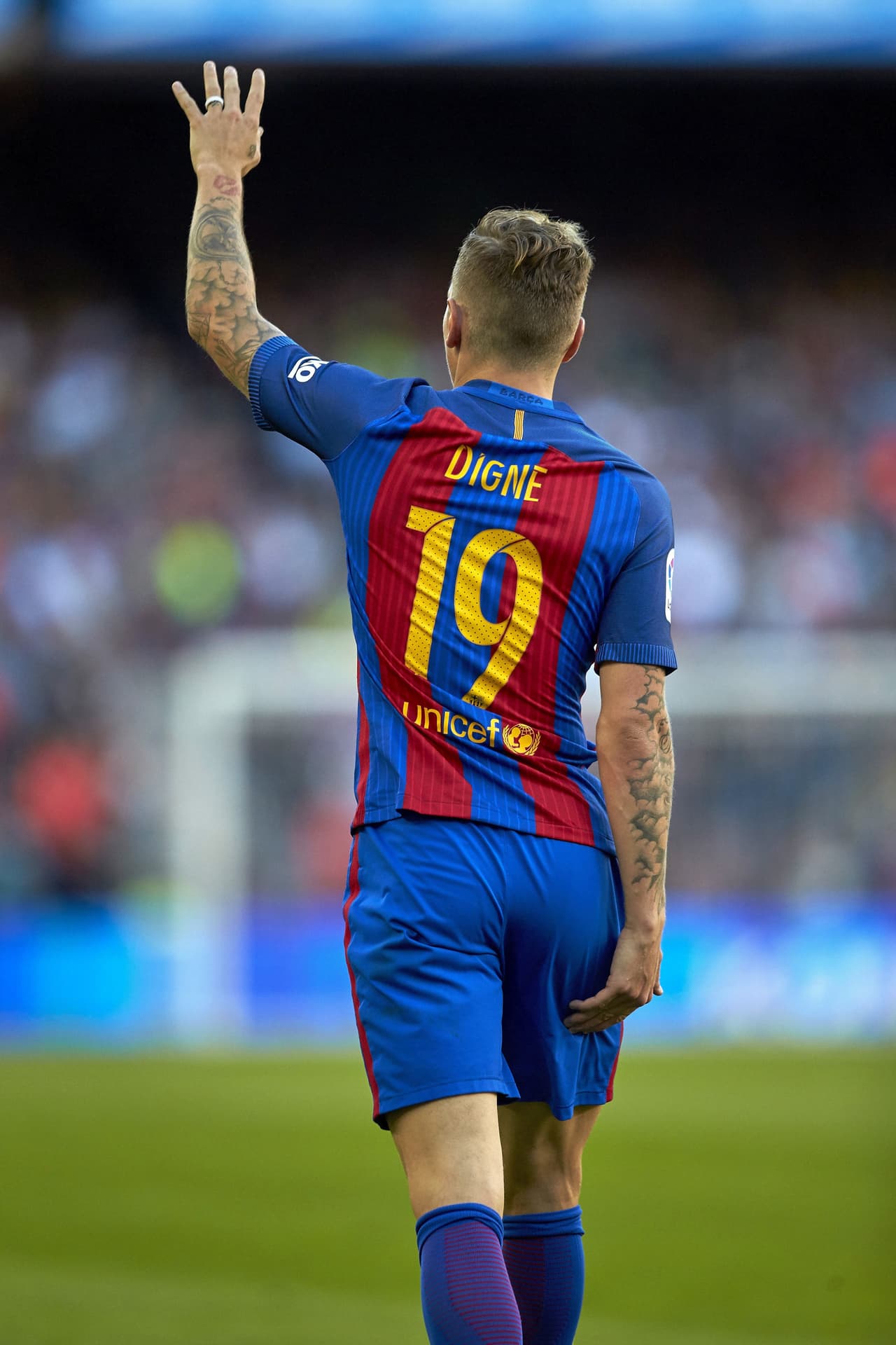 Una mala noticia para Luis Enrique fue la lesión muscular de Lucas Digne. Aunque no es de los titulares, en esta tarde le dio otra cara a la banda izquierda.