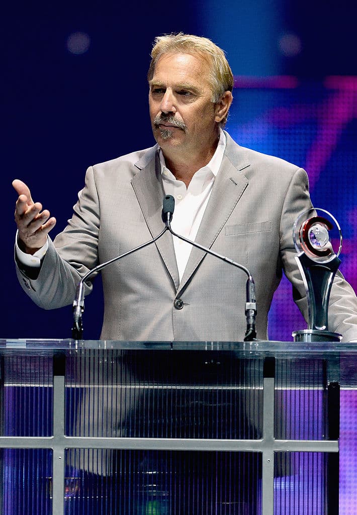 Hatfields & McCoys (2012) - Popular miniserie que recrea la violenta e irresoluble rivalidad entre dos familias de West Virginia y Kentucky durante y después del fin de la Guerra Civil Americana.
<br>