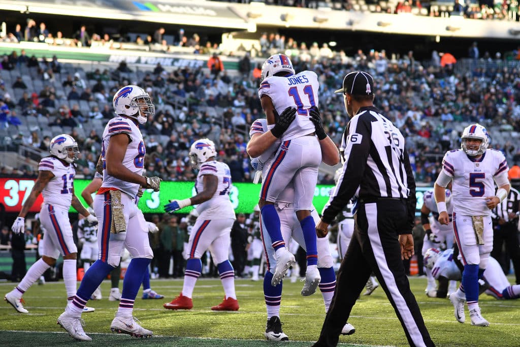 <b>28) Buffalo Bills (3-7)</b>. Es una realidad que 2018 es un rotundo y completo desastre. La mejor noticia viene para el futuro, pues para2019 tendrán espacio de 83 millones para gastar en refuerzos.