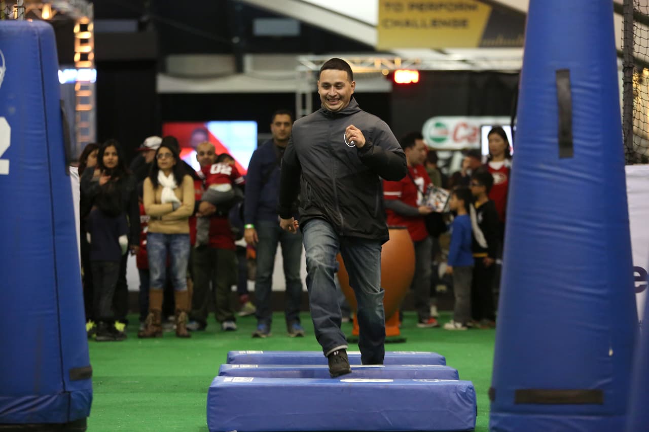 La fiesta ya empezó en San Francisco con motivo del Super Bowl 50, la gente se divierte en el NFL Experience, entre otras atracciones, he aquí las mejores imágenes.
