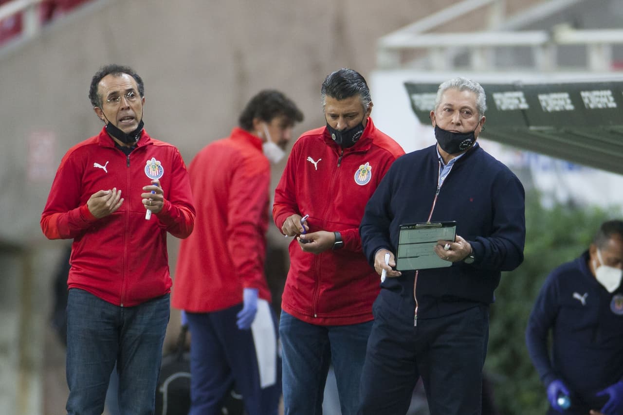 Vucetich pide reconocimiento para Chivas por "problemática"