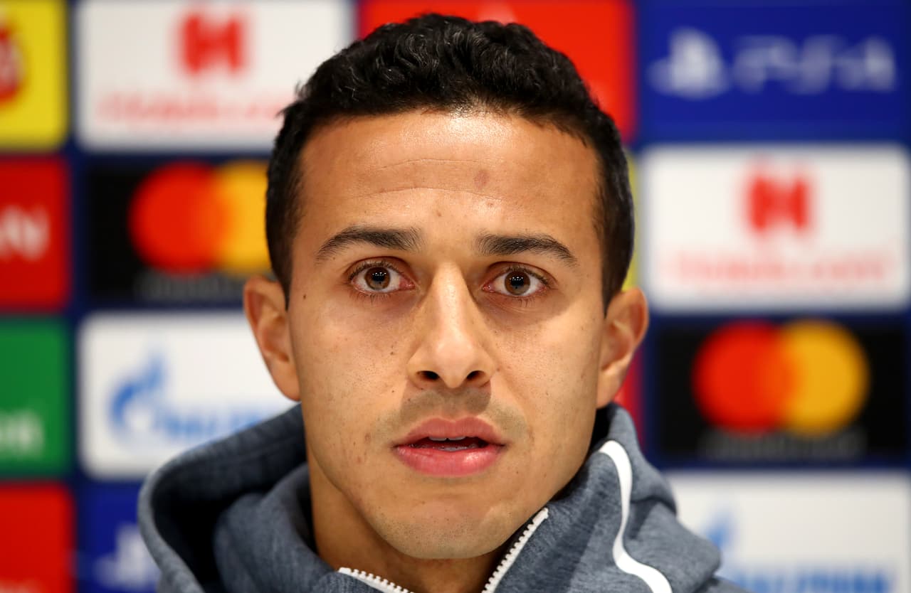 Desde Alemania se está comentando que Thiago Alcántara podría dejar el Bayern Múnich para sumarse al PSG. 
<a href="https://www.univision.com/deportes/futbol/rumores-de-europa-a-marlos-lo-quieren-de-regreso-en-europa-james-pasaria-al-psg-y-mas-fotos" target="_blank">¿Se irá con james? </a>