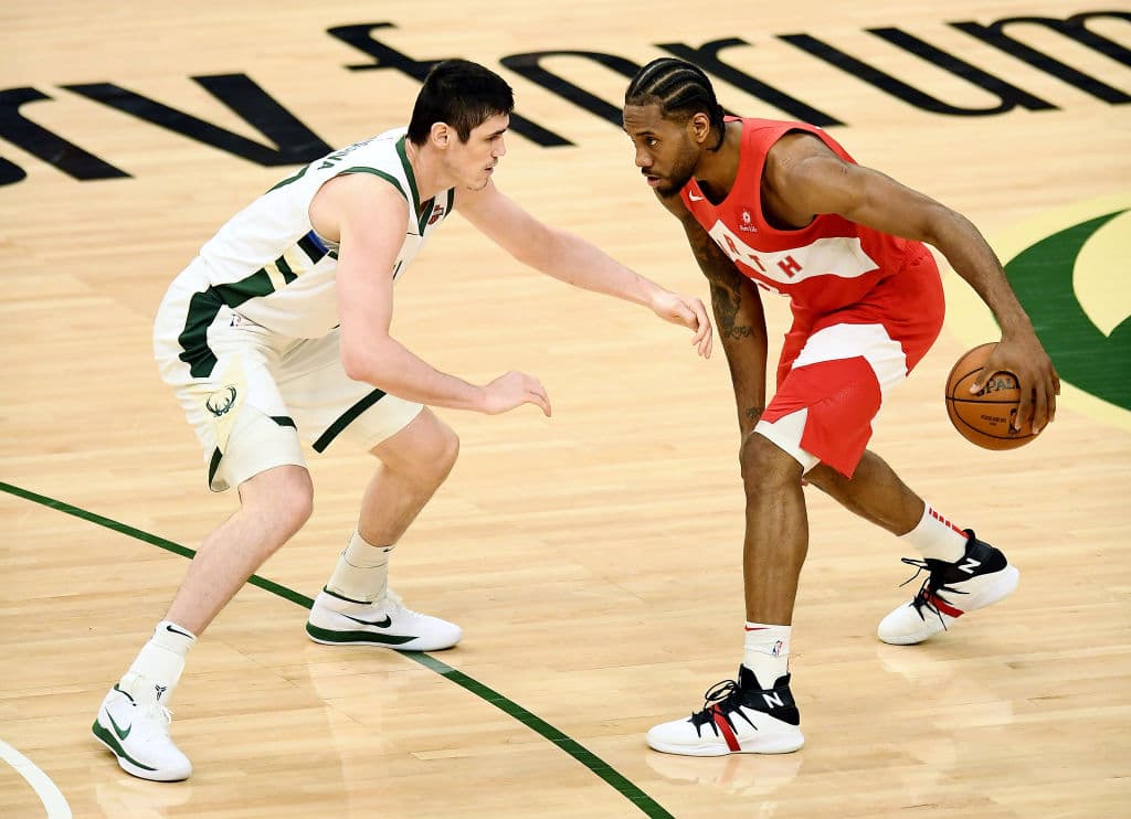 El astro del quinteto canadiense atinó cinco triples, capturó siete rebotes y entregó nueve asistencias para que los Raptors tomaran la ventaja por 3-2 en la Final de la Conferencia del Este.