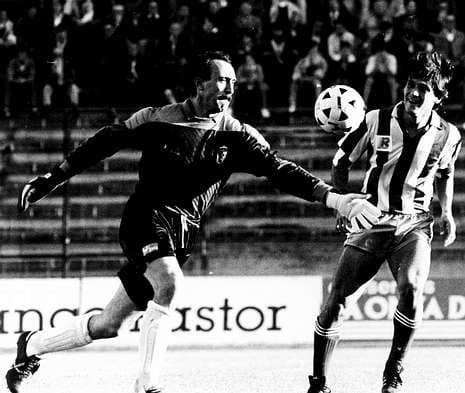 Miguel Bastón: ascendió con el Burgos siendo el menos goleado de Segunda, pero en Primera no tuvo mucha continuidad, pues el titular habitual era Elduayen.