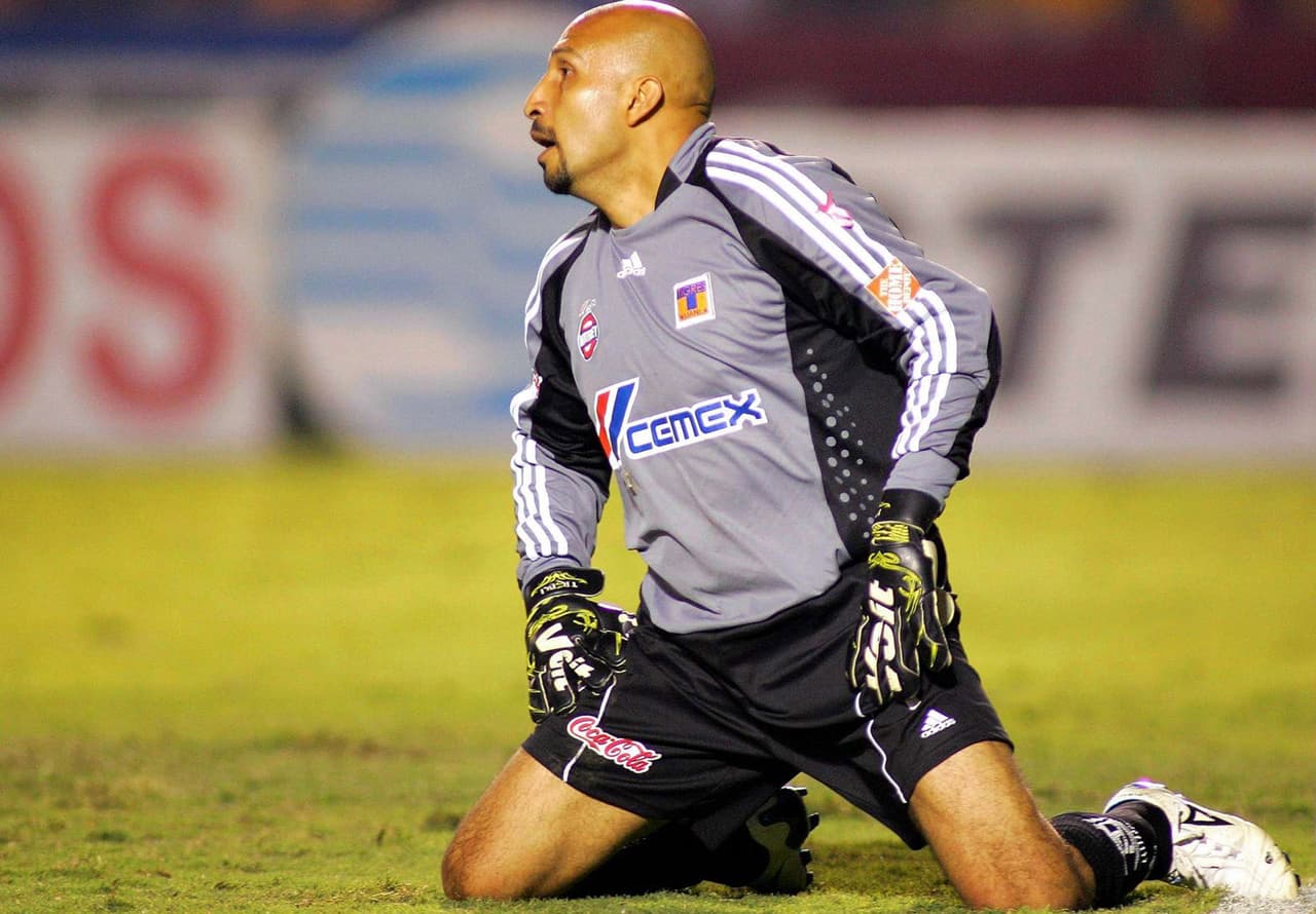 Pérez vistió en 2008 la playera de Tigres, la primera tras su largo paso por Cruz Azul. Luego pasó por Chiapas, Necaxa, San Luis y ahora por Pachuca en una larga carrera.