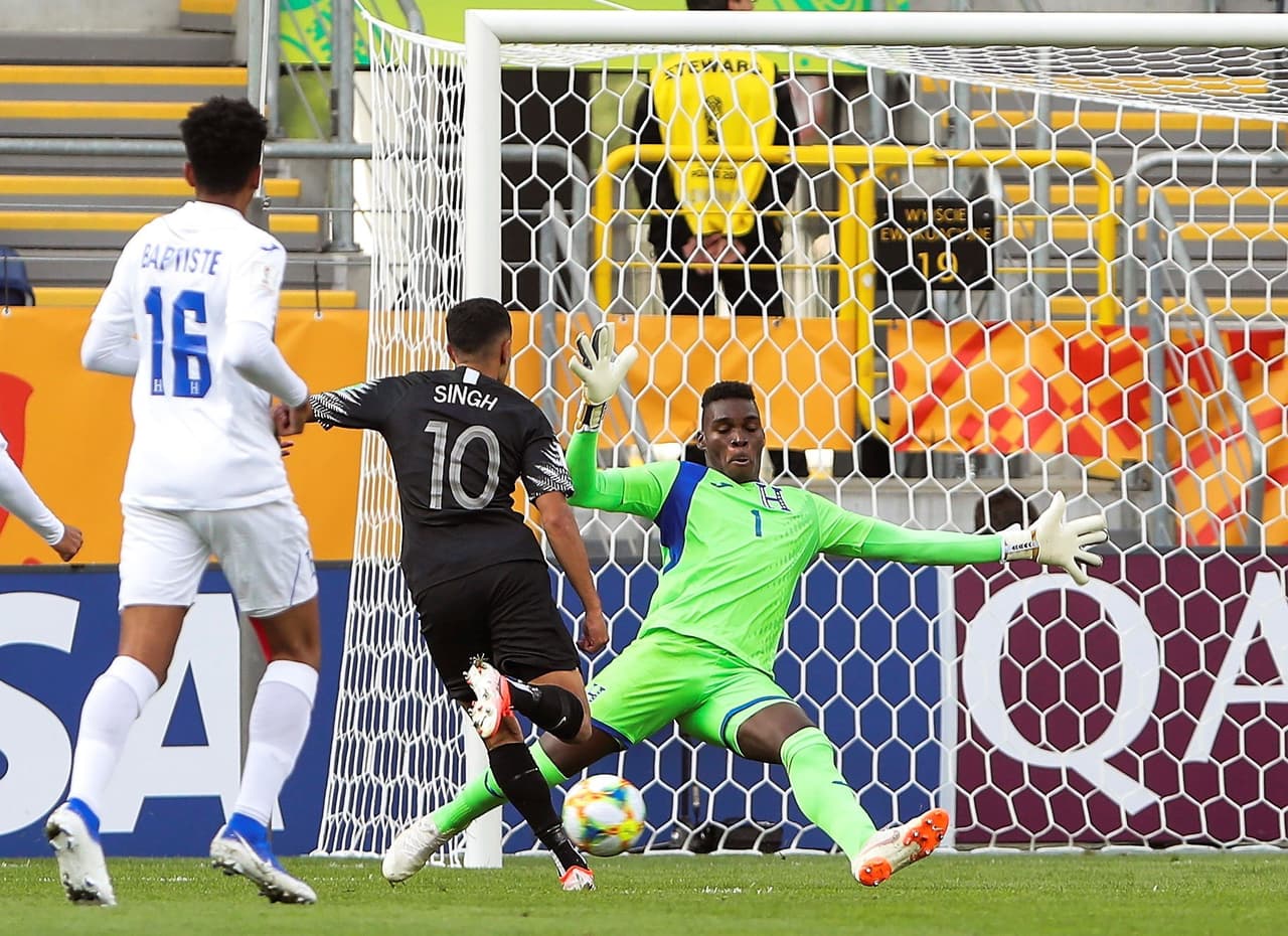 Un autogol de Darwin Diego (8') y los tantos de Ben Waine (17', 27'), Sarpeet Singh (51') y Matthew Conroy (90'+2) le dieron el claro triunfo a los 'All Whites'.