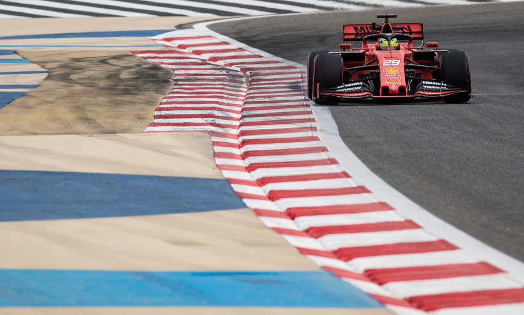 Mick Schumacher fue el sexto piloto más veloz en la sesión de la mañana, que fue interrumpida en dos ocasiones por la lluvia, con un tiempo de 1.32.552 en 30 vueltas.