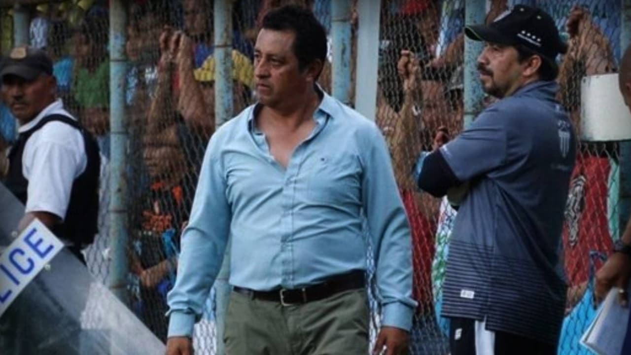 Técnico mexicano Roberto Montoya es destituido del Antigua
