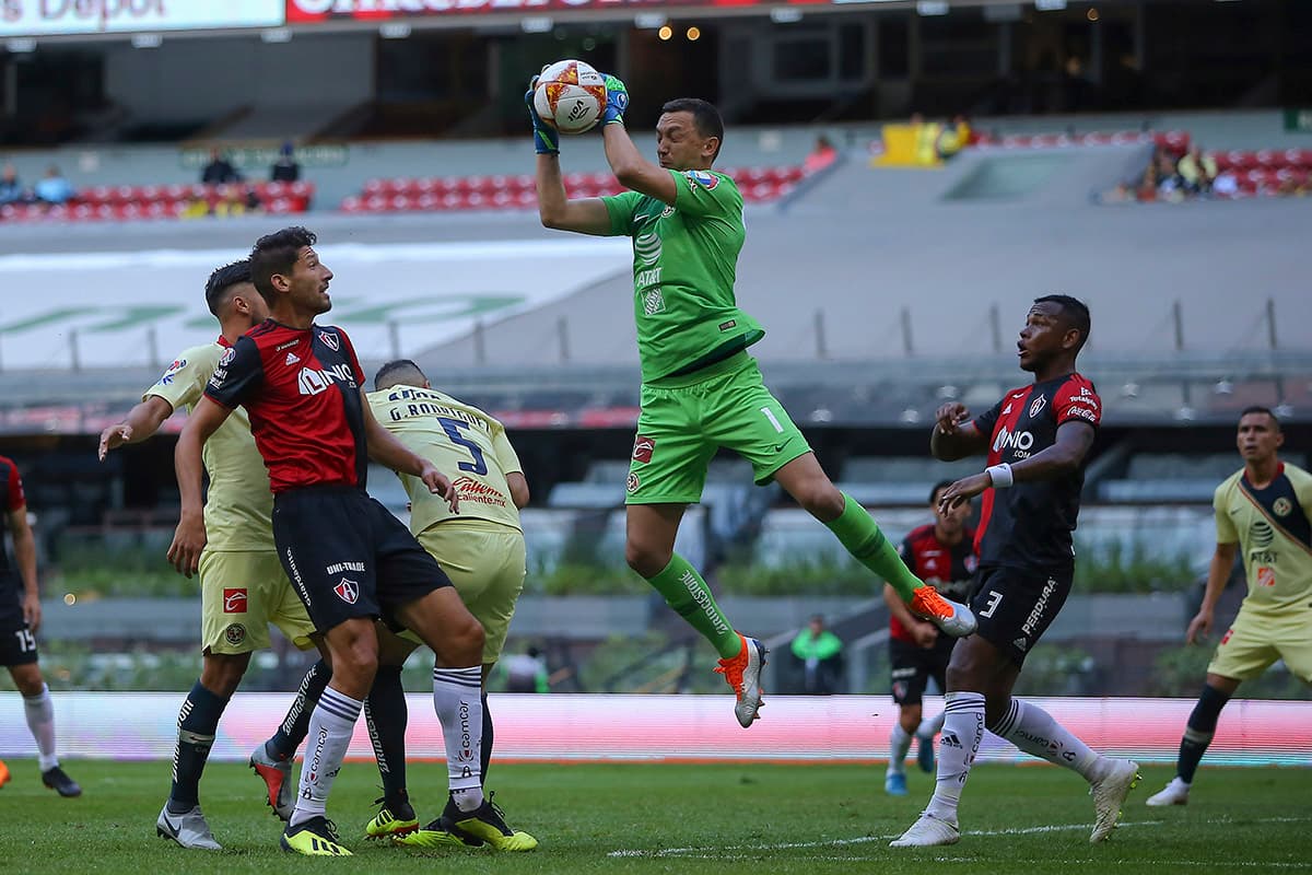 El arquero argentino Agustín Marchesin logró mantener la portería de América en cero ante los pocos intentos del visitante.