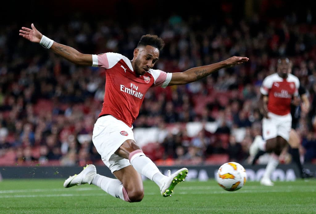 A pesar de que los visitantes supieron contener a los 
<i>Gunners</i>, al minuto 32 llegó el 1-0 para Arsenal tras contragolpe que se sentenció con el pase de Alex Iwobi y gol de Pierre Aubameyang.