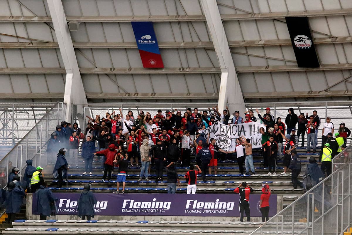 Los fanáticos de Atlas asistieron en número aceptable al Estadio Universitario de Puebla.