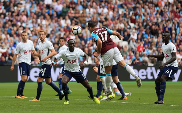 Suspensión del argentino Lanzini abre puerta a la titularidad de 'Chicharito'