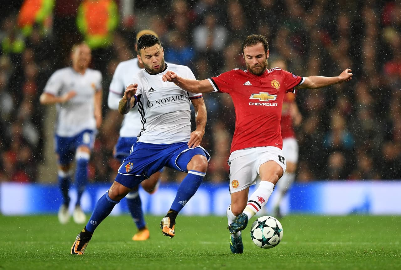 El español Juan Mata vive similar situación que la de su compatriota, pues todavía no se define su renovación en el Manchester United.