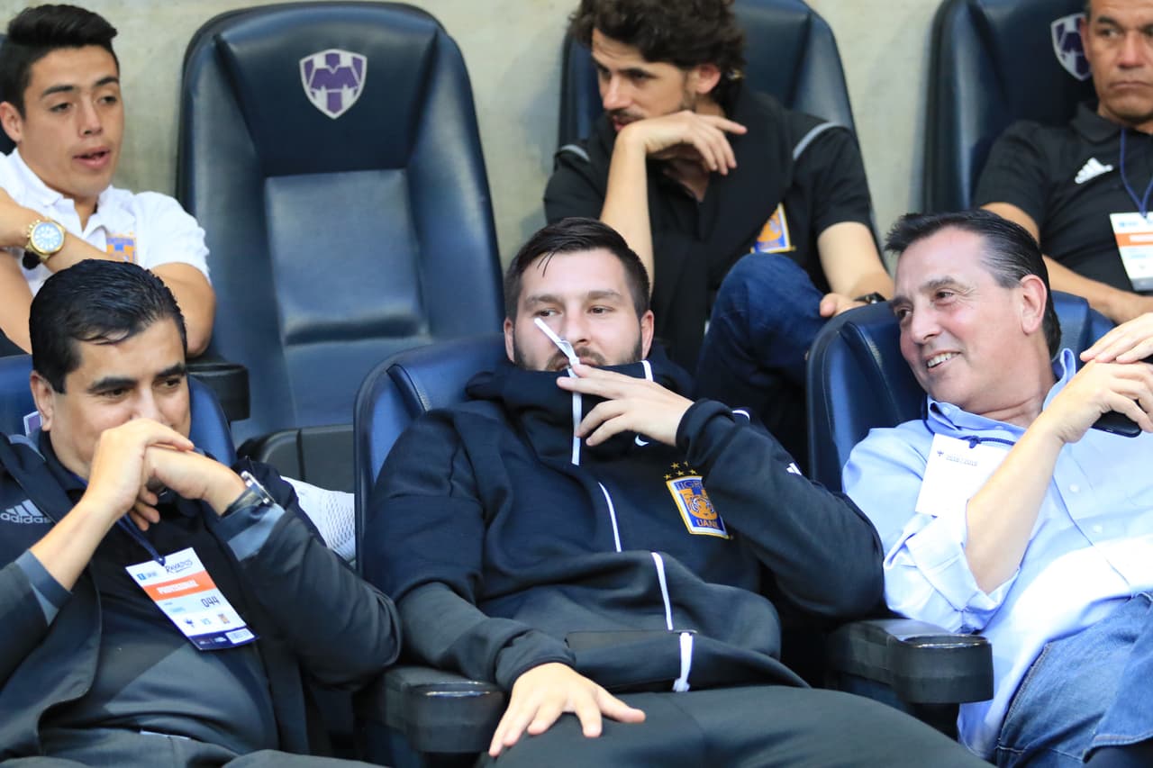 La ausencia del delantero francés André-Pierre Gignac (centro) por lesión, sin duda le hizo perder calidad al ataque de Tigres.