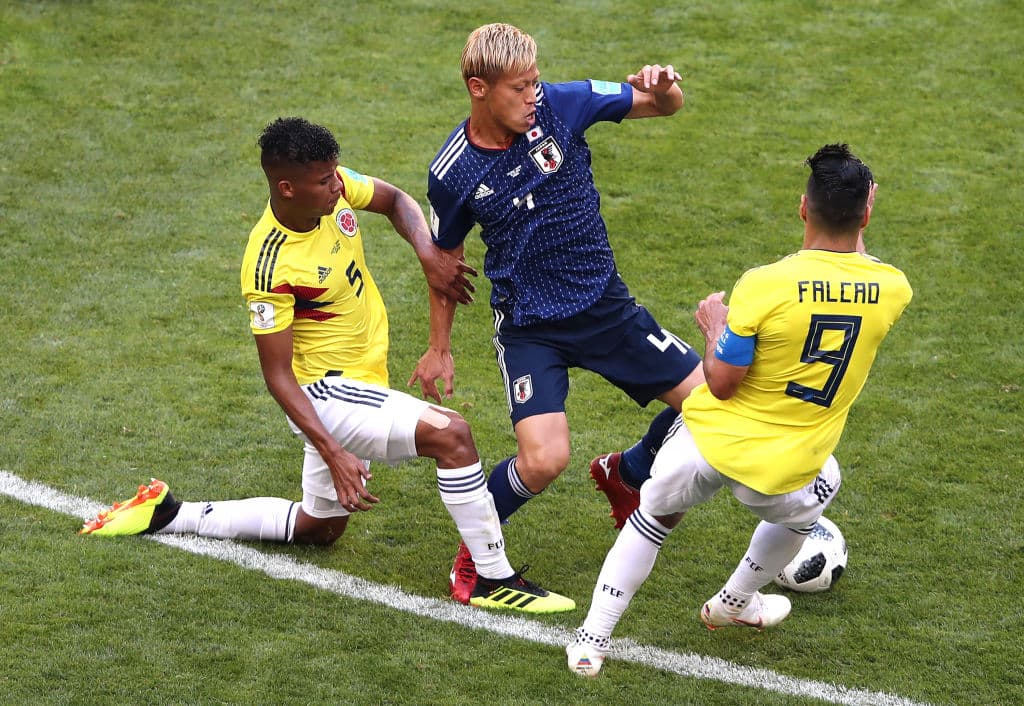 Keisuke Honda de Japón. El jugador con el número 4 de la oncena nipona se hizo un corte de pelo, con tinte incluido que nos hace pensar que escogió muy de prisa.