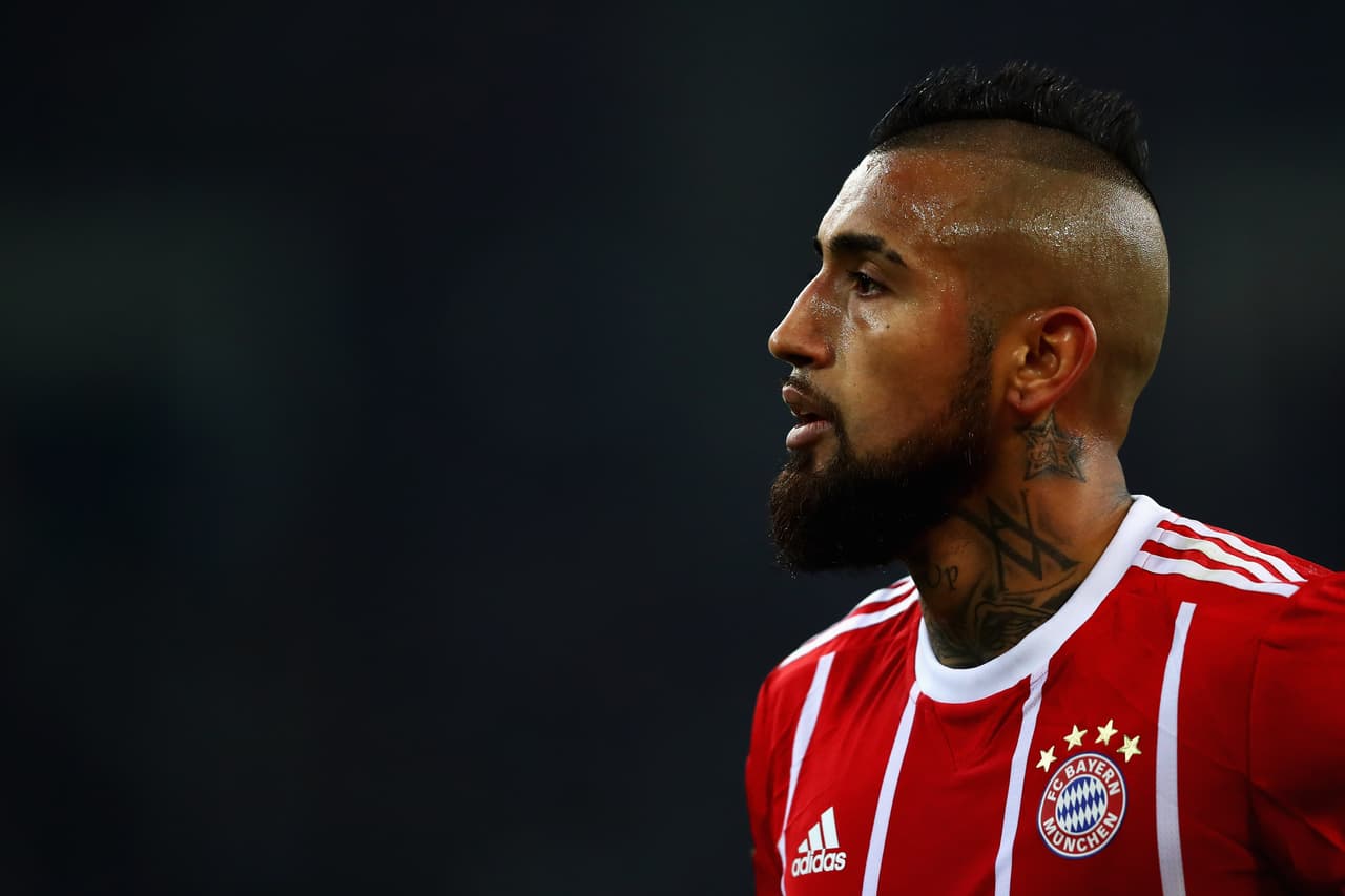 MOENCHENGLADBACH, GERMANY - NOVEMBER 25: Arturo Vidal of Bayern Munich looks on during the Bundesliga match between Borussia Moenchengladbach and FC Bayern Muenchen at Borussia-Park on November 25, 2017 in Moenchengladbach, Germany. (Photo by Dean Mouhtaropoulos/Bongarts/Getty Images)