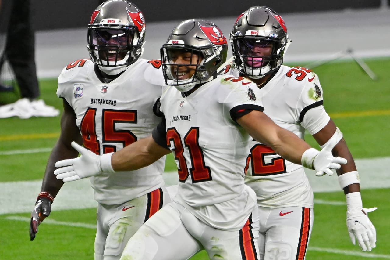 Tpm Brady tiene un partido impecable al lanzar cuatro pases de antocación y cero intercepciones en la victoria 45-20 sobre Las Vegas Raiders.