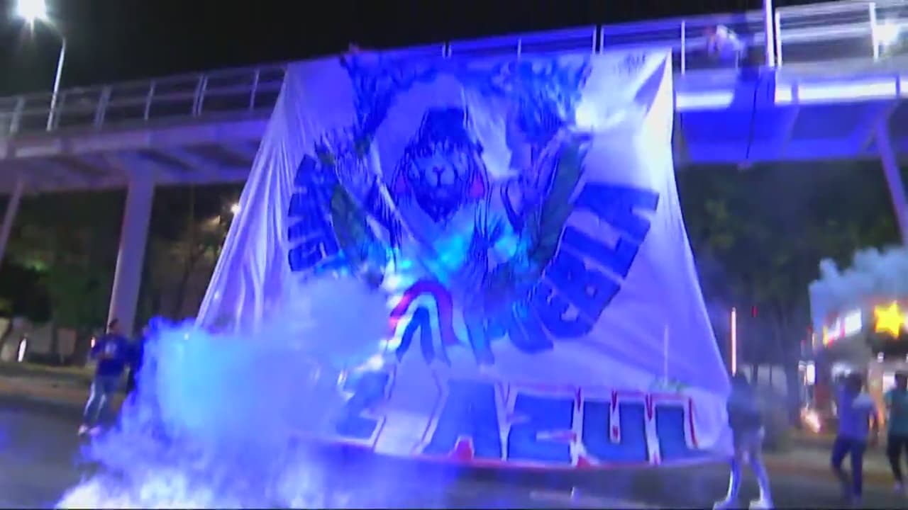 Cruz Azul vs. Chivas: responden jugadores celestes a serenata de su afición