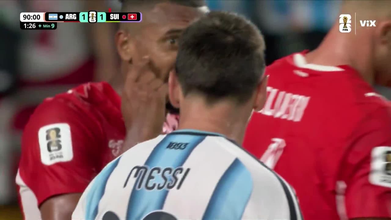 ¡Derechazo de Lionel Messi pasa rosando el poste y se salva Suiza de nuevo!