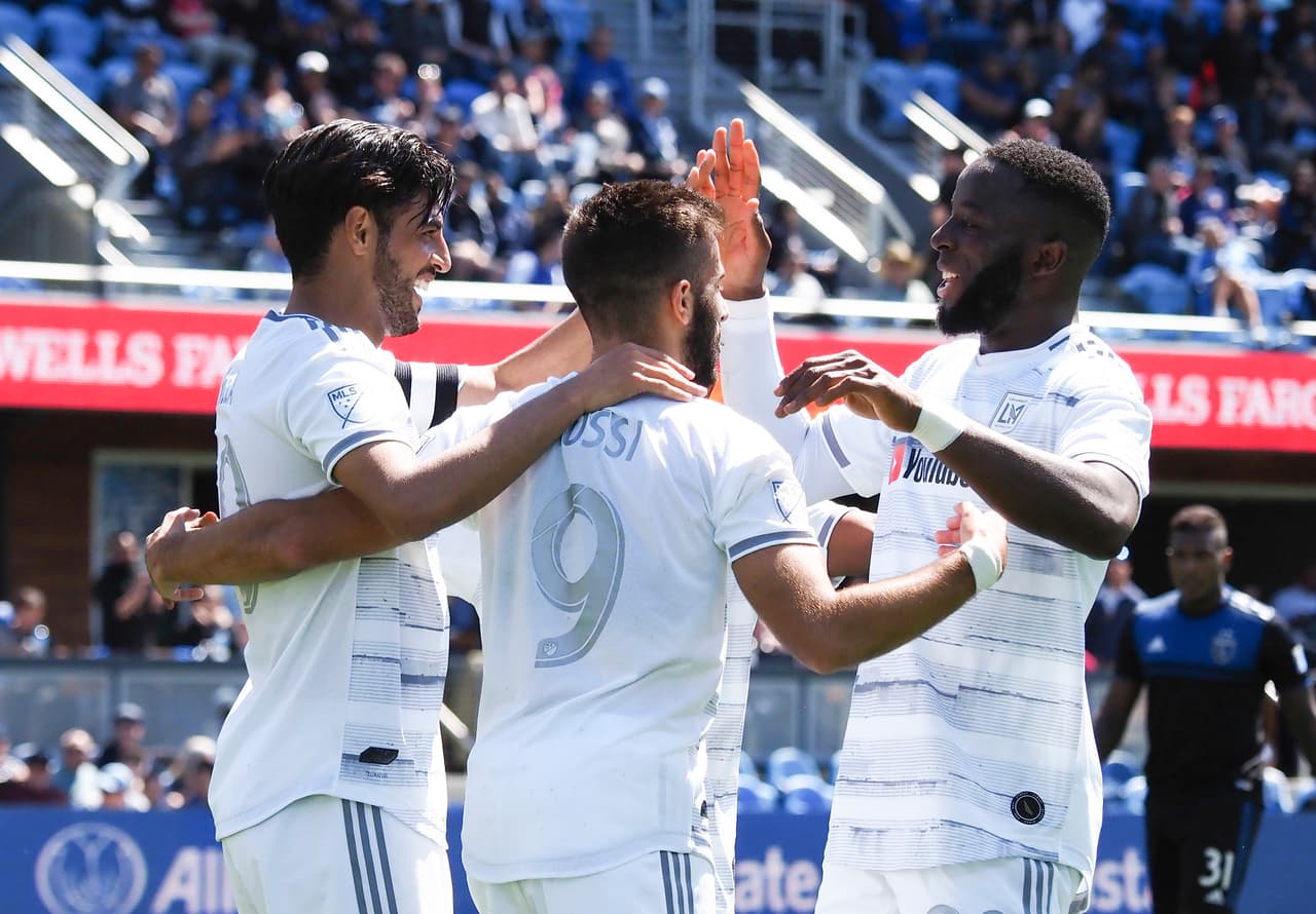 En el segundo tiempo, al minuto 66', Carlos Vela anotó un golazo de media distancia para completar su hat-trick y más adelante, Diego Rossi (9) cerró la goleada por 5-0 al minuto 68'.