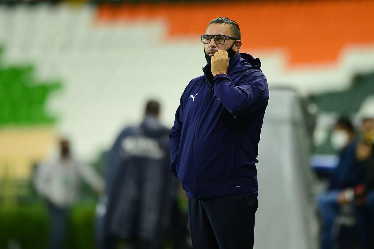 Antonio Mohamed rechaza hablar de Pabón y González