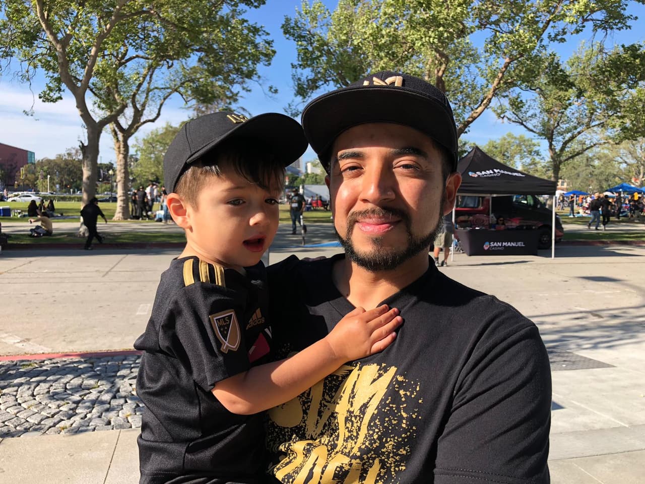 Inspirados por el mexicano Carlos Vela, así viven los fanáticos de Los Angeles FC los instantes previos al juego contra FC Cincinnati en la semana 7 de la MLS.