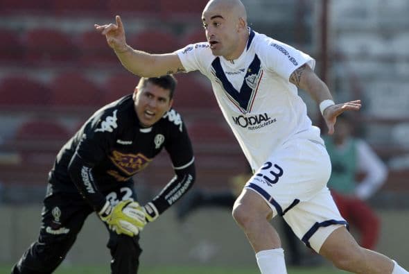 El uruguayo Santiago Silva abría el camino de los suyos.