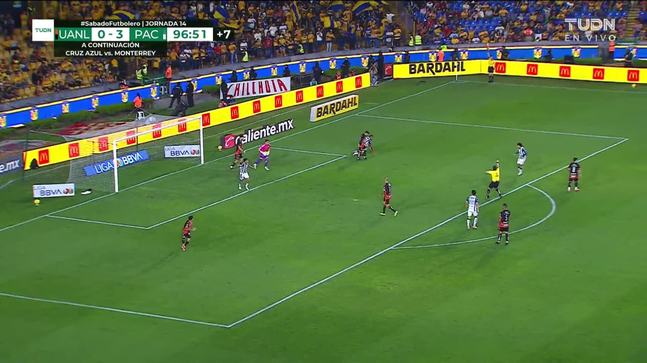 ¡TIRO ATAJADO! disparo por Salomón Rondón.