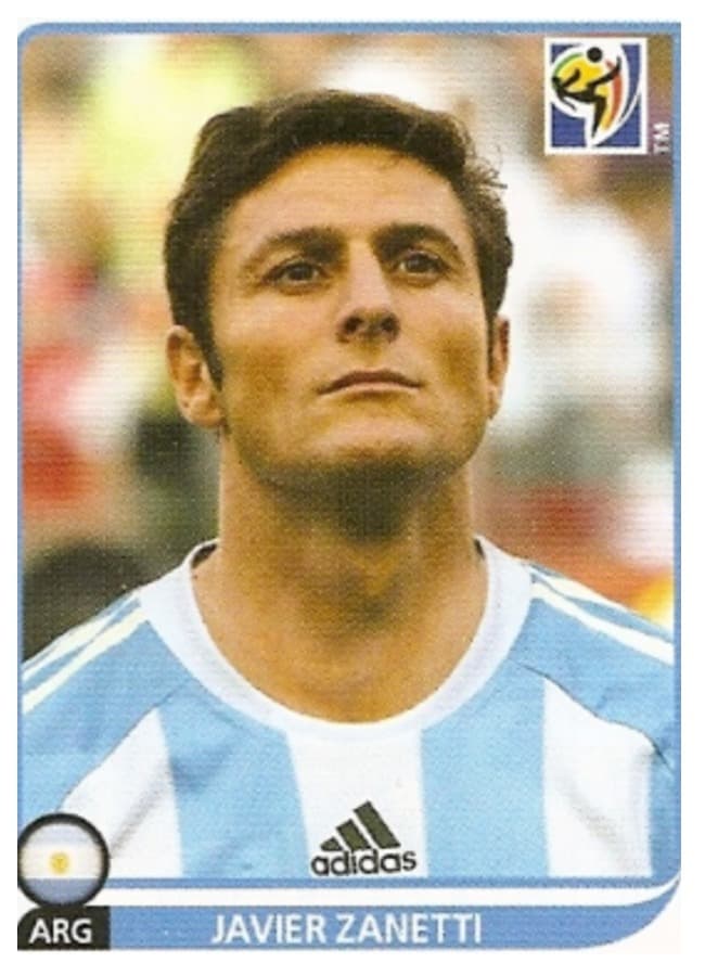 Javier Zanetti era tan fijo con Argentina que incluso Panini lo puso entre los fijo en 2010. Sin embargo, el técnico Diego Maradon opinó diferente y no lo convocó.