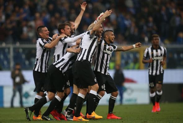 El conjunto bianconeri le ganó a la Sampdoria con gol de Arturo Vidal para levantar su cuarto 'Scudetto' al hilo en la Serie A.