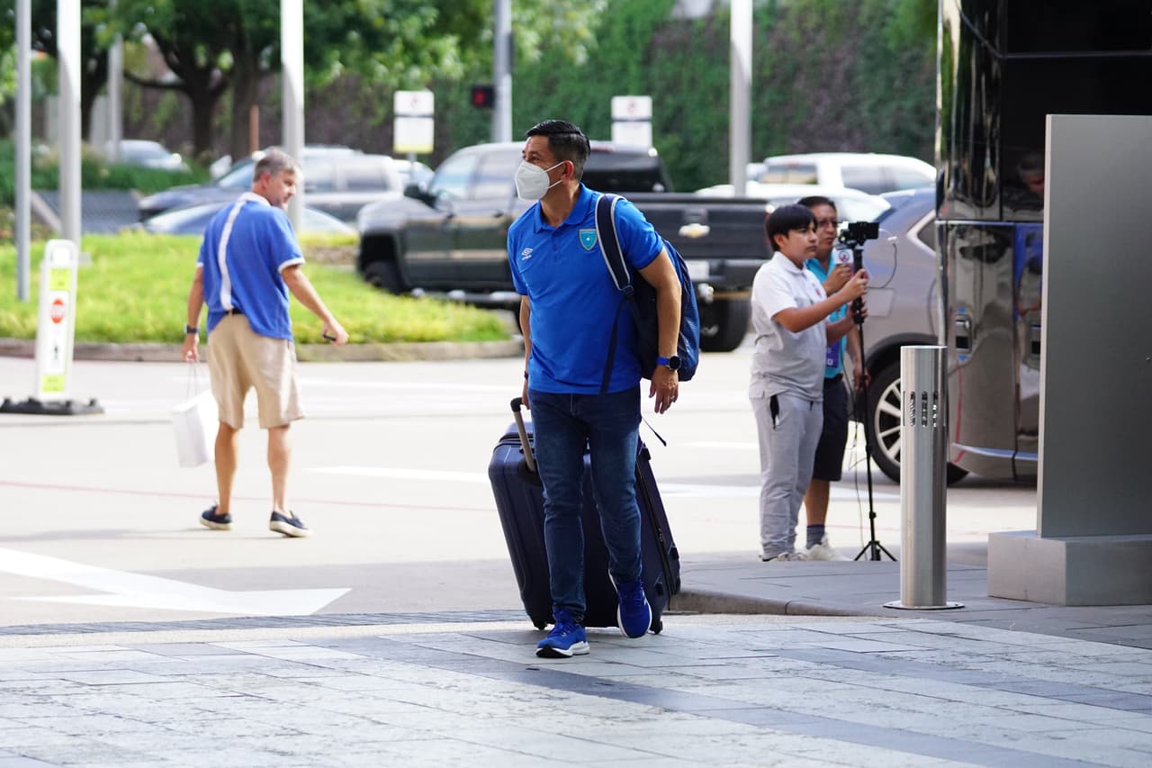 Tras el sorpresivo abandonó de Curazao por contagios de coronavirus, el combinado de Guatemala ya está en Dallas para jugar este domingo ante El Salvador por el Grupo A de la Copa Oro 2021.
