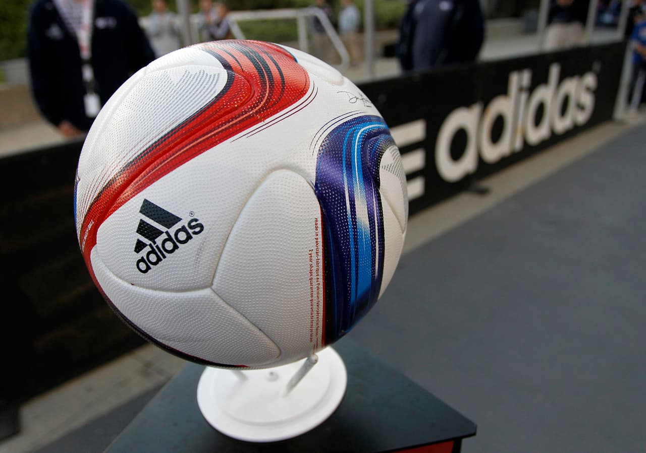 Fácilmente reconocible por sus 'olas' en azul y rojo.