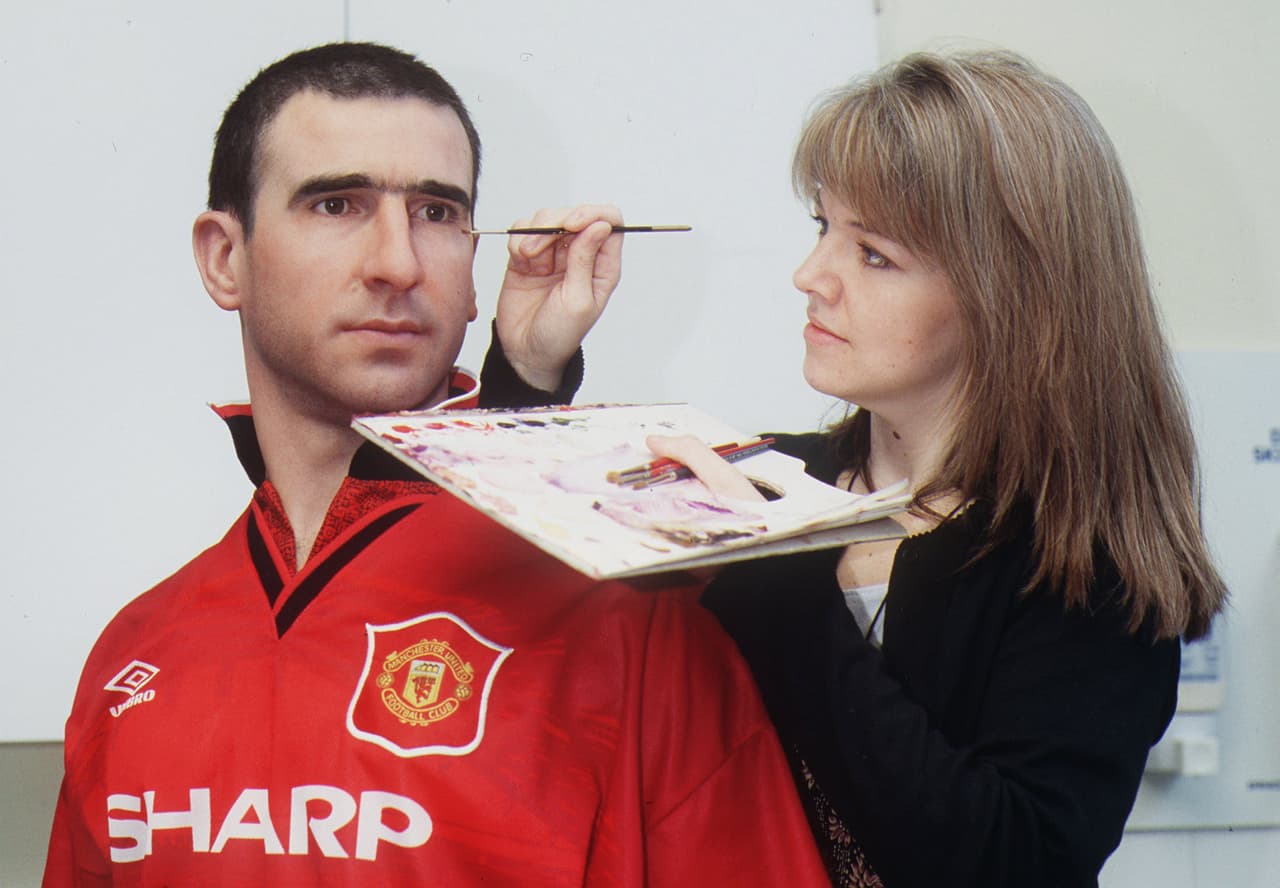 La fama que adquirió Cantona lo llevó a ser una figura pública que trascendió fronteras. Su figura quedó inmortalizada en el popular museo de cera Madame Tussauds.