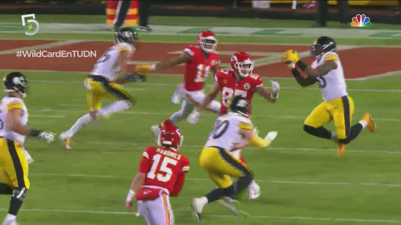 ¿Noche dura para Mahomes? Watt desvía el pase y Bush intercepta