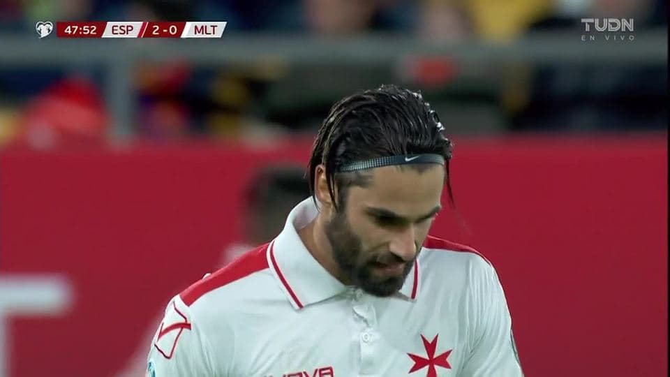 Tiro desviado de Kyrian Nwoko