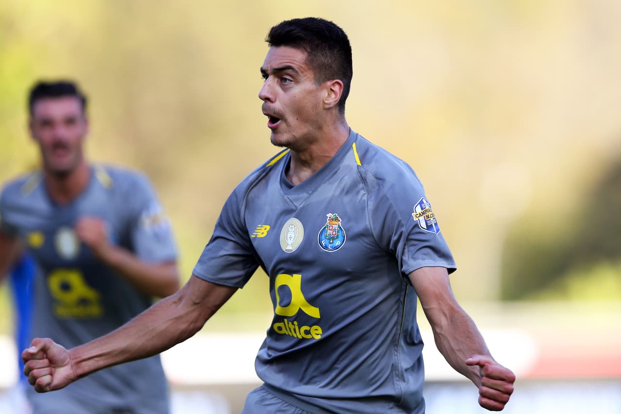 El FC Porto salió victorioso de su visita al Estadio do Restelo en Lisboa para su compromiso de la Fecha 2 de la Liga Primeira de Portugal, y lo hizo de manera agónica.