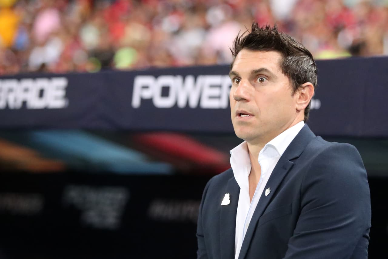 Leandro Cufré no se mostraba tranquilo por la poca reacción representada mediante su equipo.