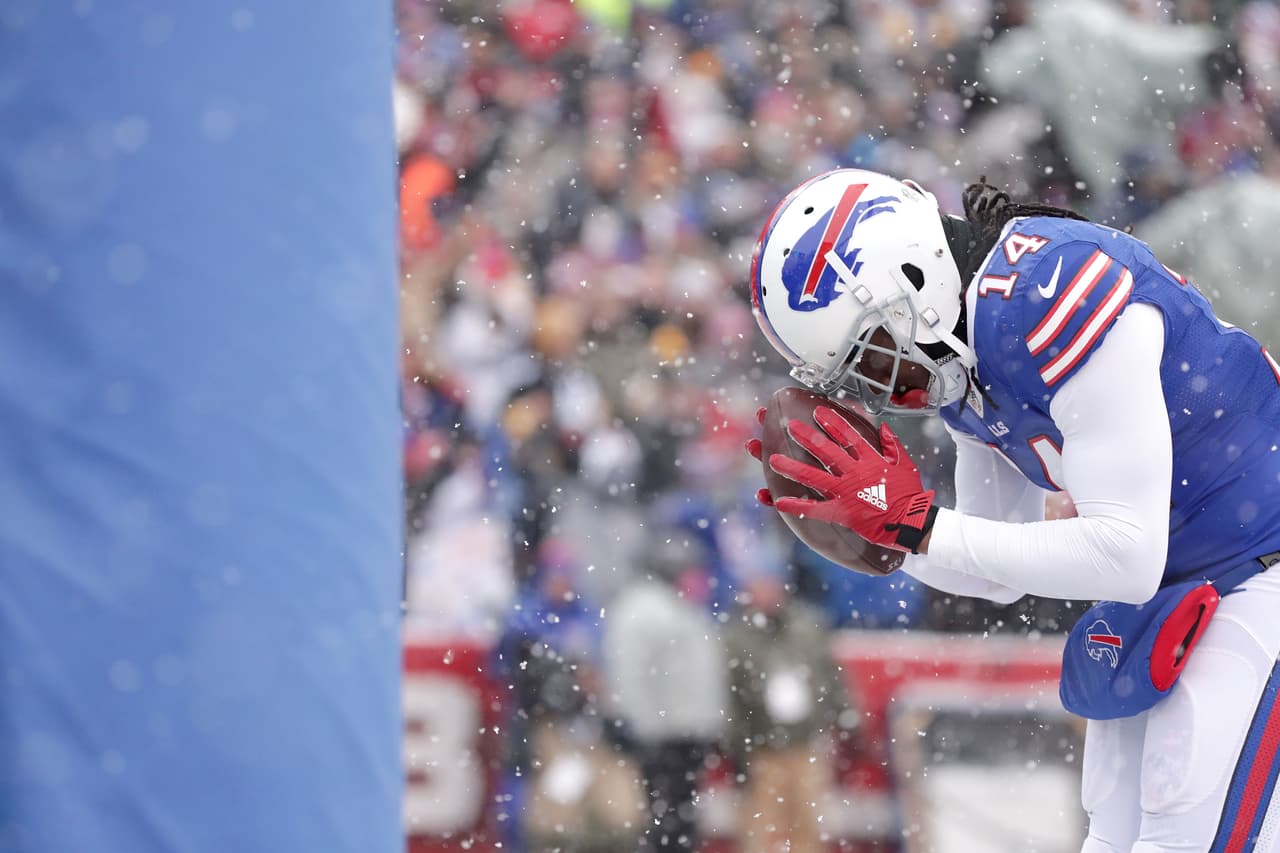ORCHARD PARK, NY - DECEMBER 11: Sammy Watkins #14 of the Buffalo Bills celebrates a touchdown catch against the Pittsburgh Steelers during the first half at New Era Field on December 11, 2016 in Orchard Park, New York. (Photo by Brett Carlsen/Getty Images)
