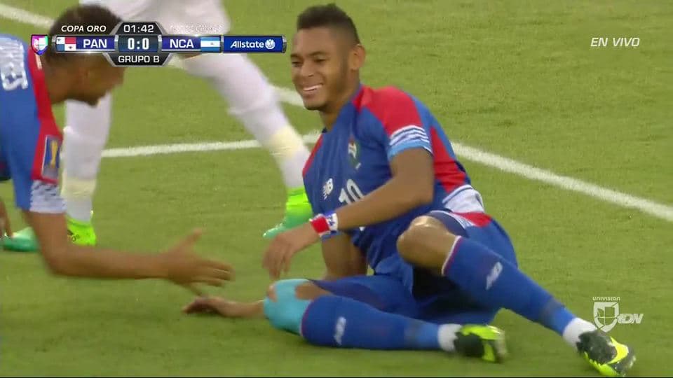 Disparo afuera de Ismael Diaz De Leon