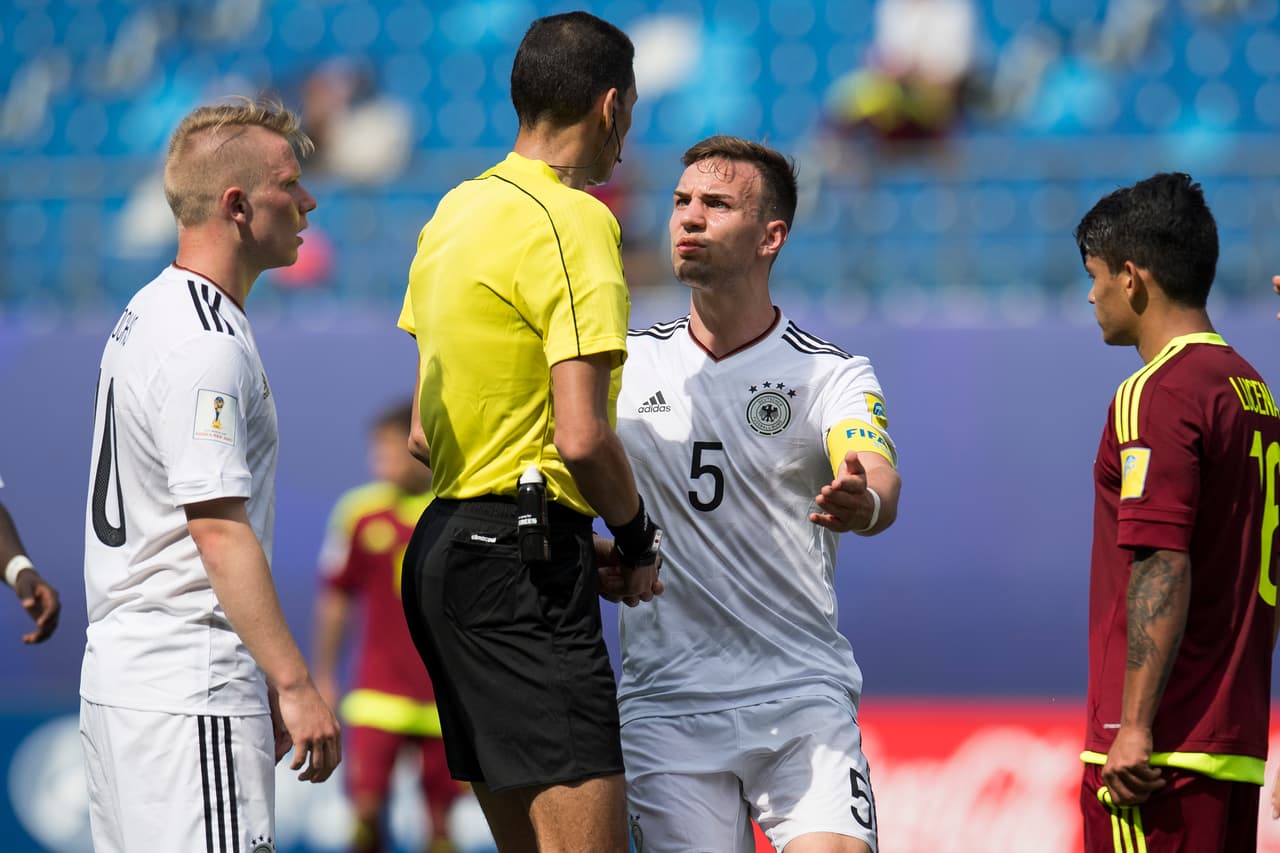 Los alemanes, sorprendidos en el evento en Corea del Sur, tienen la obligación de un resultado contra el 'Tri', que a su vez tendrá que vencer a los europeos para pelear por el liderato el próximo martes.