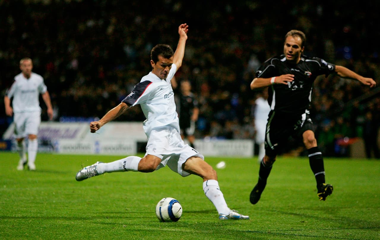 De 2005 a 2006 el delantero formó parte del equipo de la Premier League de Inglaterra Bolton Wanderers. Disputó 19 juegos, marcó dos goles. En 2006 jugó con el Al-Ittihad de Arabia Saudita también.