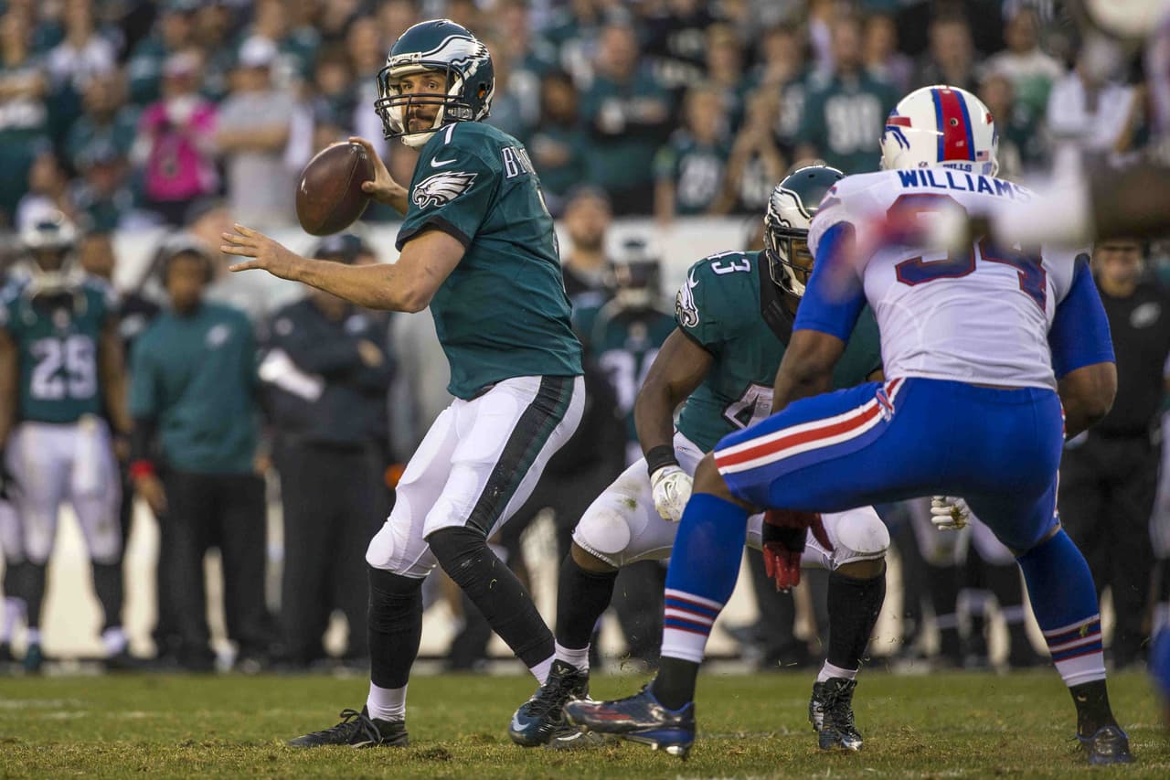 Sam Bradford esperará dos meses para decidir su permanencia con los Eagles 