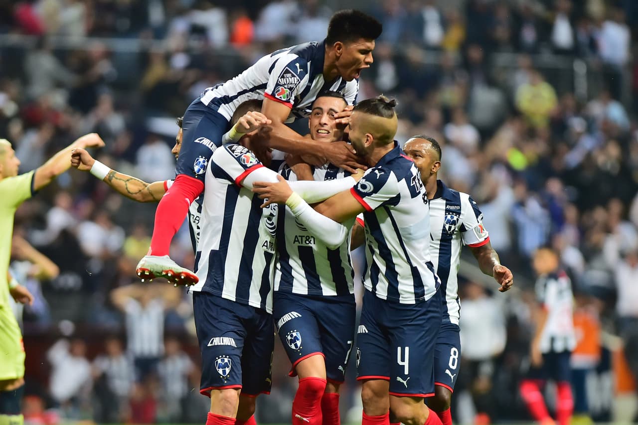 De repente, cuando el tiempo expiraba llegó una genialidad a las que nos tiene acostumbrados con una magnífica chilena que terminó en el fondo de las redes.