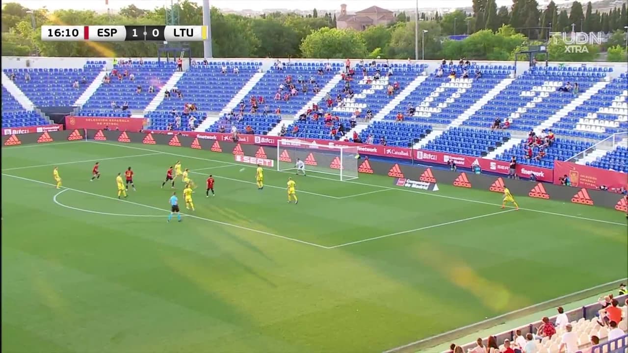 ¡TIRO ATAJADO! disparo por Abel Ruiz.