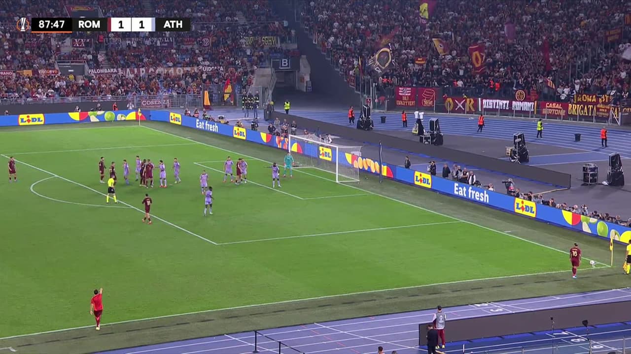 ¡TIRO ATAJADO! disparo por Mario Hermoso.