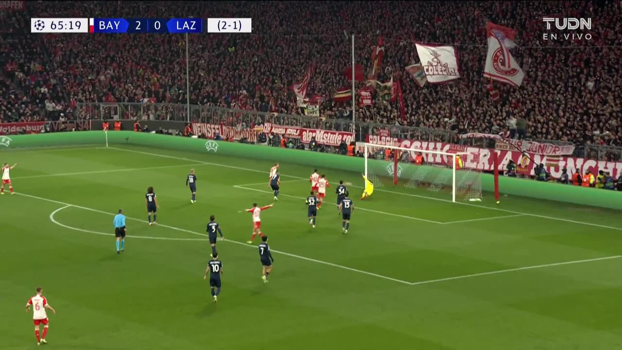 ¡TIRO ATAJADO! disparo por Leroy Sané.