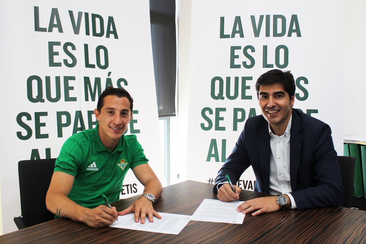 Es oficial: Andrés Guardado fue presentado este viernes como nuevo jugador del Real Betis