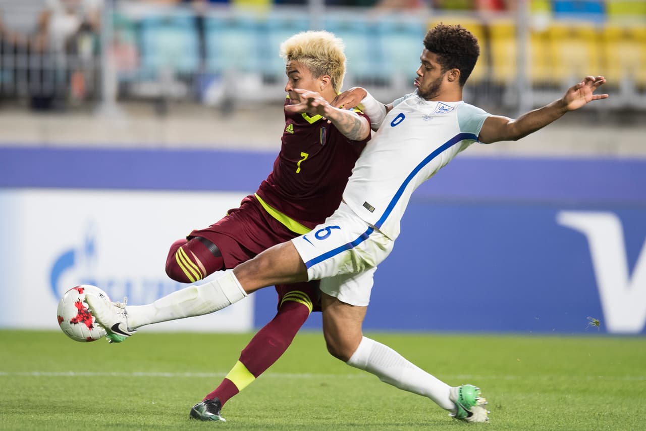 Action photo during the match Venezuela vs Inglaterra Under-20 corresponding to the Final of FIFA U-20 World Cup Korea Republic 2017 Stadium World Cup Suwon. Foto de accion durante el partido Venezuela vs Inglaterra Sub-20 correspondiente a la Final en la Copa Mundial Sub-20 de la FIFA Republica de Corea 2017 en el Estadio de la Copa Mundial de Suwon, en la foto: Adalberto PENARANDA Venezuela y Jake CLARKE-SALTER Inglaterra 11/06/2017/MEXSPORT/Omar Martinez.