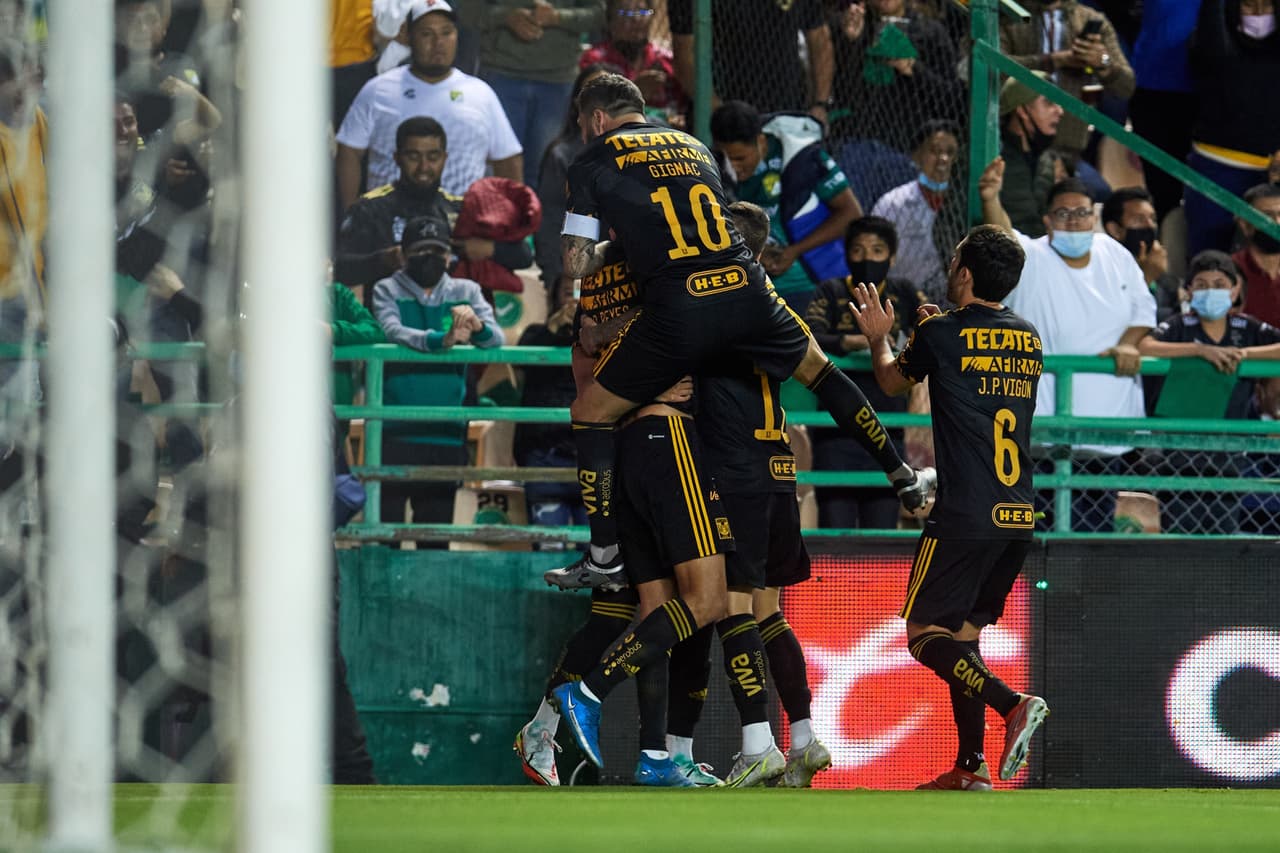 Al cuarto de hora, Tigres encontraba el empate por medio de Diego Reyes en un balón parado. León tendría que remar contra la corriente de nuevo.