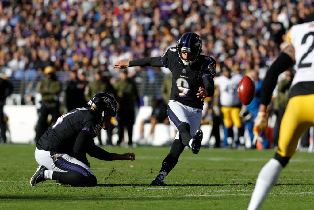 Los Ravens se adelantaron con gol de campo de 23 yardas de Justin Tucker. El estelar patedor de Baltimore patearía otros dos, de 23 y 37 yardas más adelante en el partido.